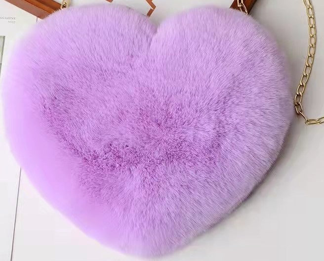 Heart-shaped fluffy bag with gold chain