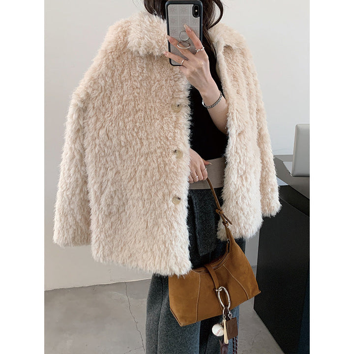 Women Fluffy Teddy Coat made of Faux Fur with Shirt Collar and Boxy Silhouette