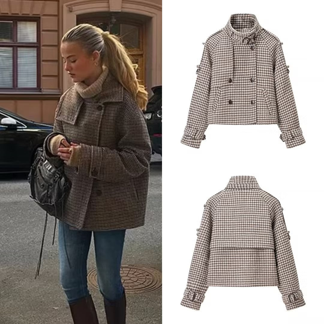Ladies short jacket in houndstooth with stand-up collar, double-breasted and waist details