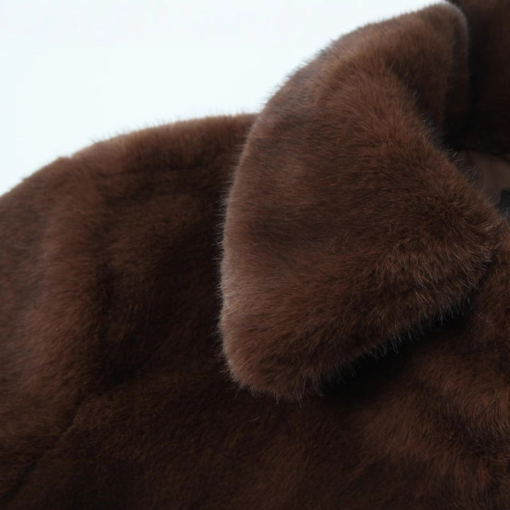 Women’s short jacket made of luxurious faux fur with a classic shirt collar