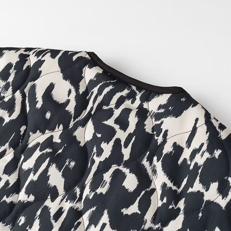 Women’s quilted jacket in oversized boxy cut with round neckline and abstract animal print