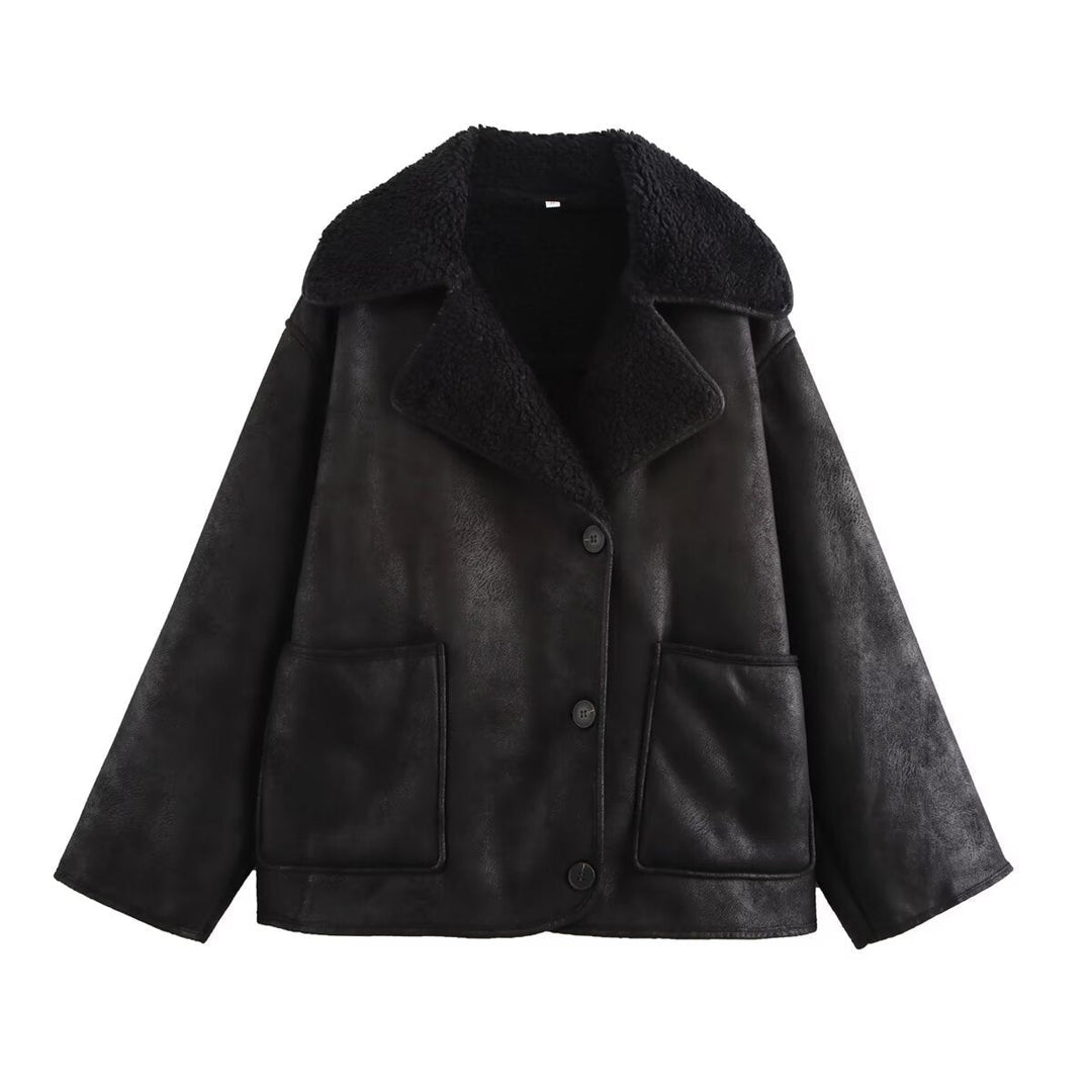 Women’s short jacket in boxy cut made of suede imitation with teddy lining and large flap pockets