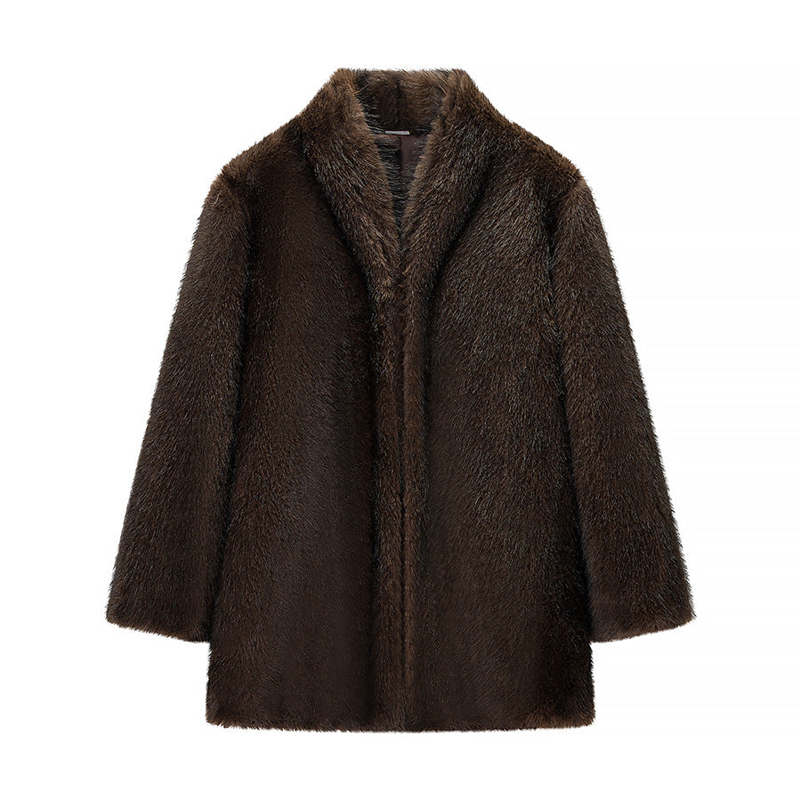 Ladies short fur coat with kimono sleeves and stand-up collar