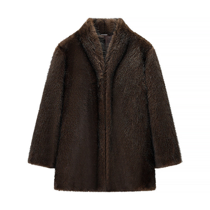 Ladies short fur coat with kimono sleeves and stand-up collar