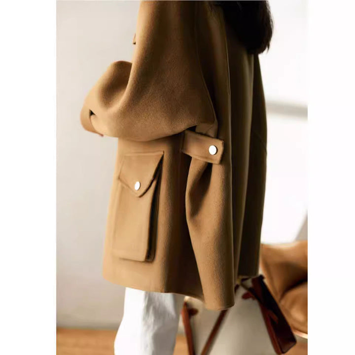 Women’s fashionable transition jacket with practical pockets