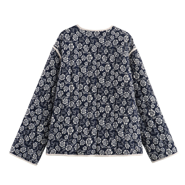 Ladies quilted jacket with floral allover, V-neck, contrast piping and patch pockets