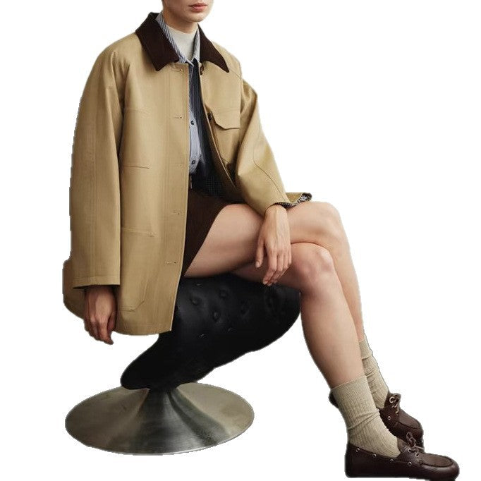 Women Fashionable Jacket with Classic Cut