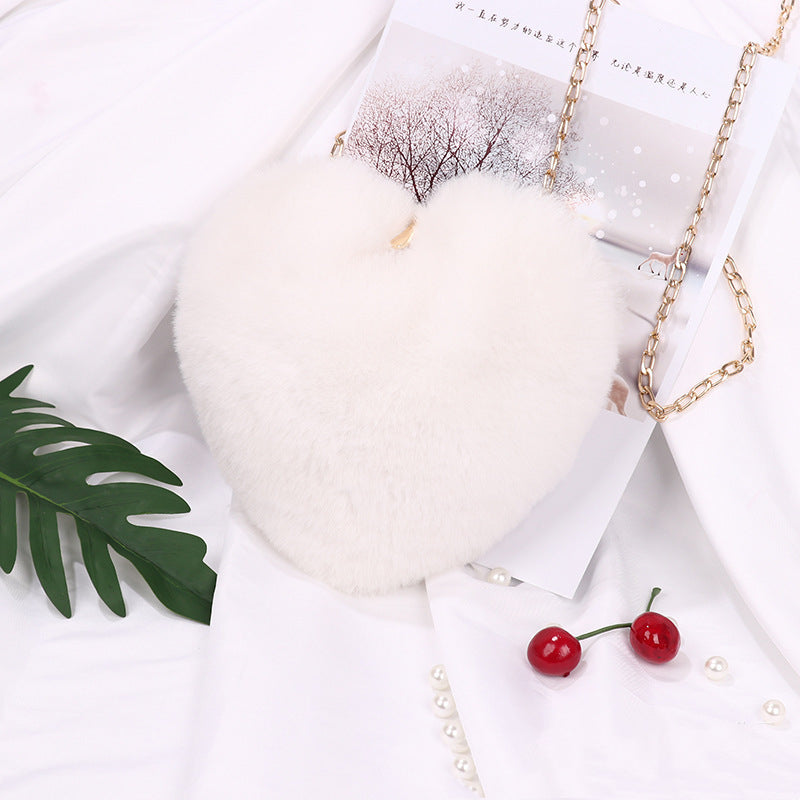 Heart-shaped fluffy bag with gold chain